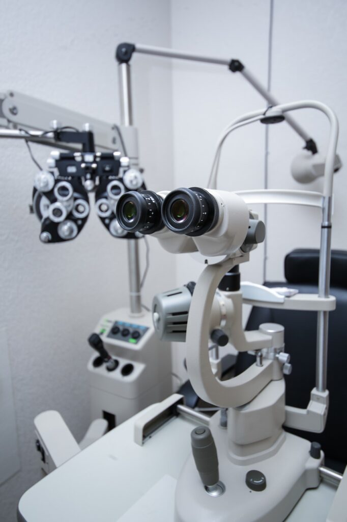 optometry, slit lamp, exam room